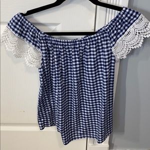 Off the shoulder tee